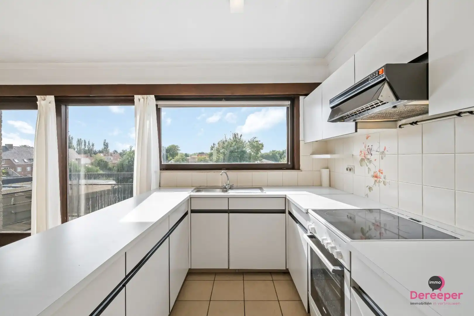 Ruim en licht appartement met 3 slaapkamers – ideaal voor gezinnen of investeerders foto 3