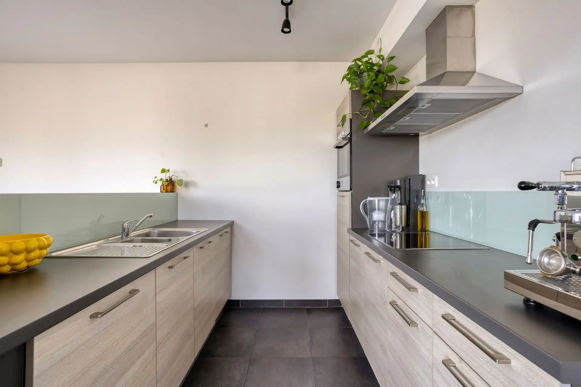 Modern 1-slaapkamerappartement in hartje Antwerpen! foto 8