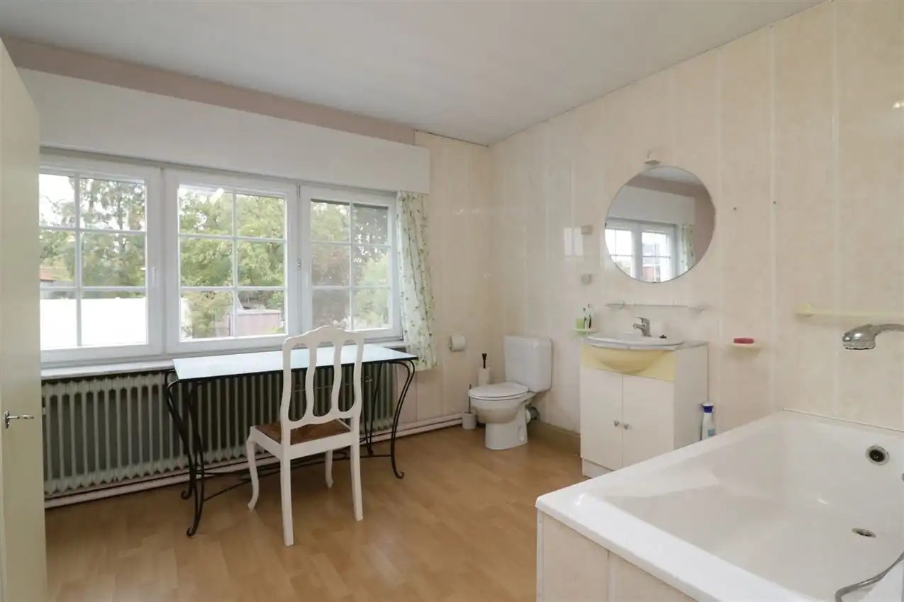 label c, nabij station, garage voor vijf wagens foto 34