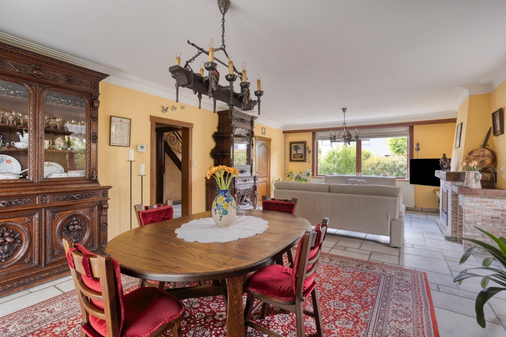 Charmante woning van 256 m2 met 4 slaapkamers te Wommelgem!  foto 8