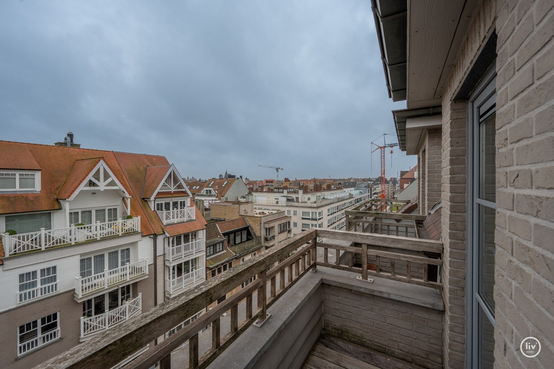 Uniek afgewerkt duplex dakappartement met mooie terrassen gelegen aan de zuidkant van de Kustlaan, vlakbij het Driehoeksplein.  foto 19