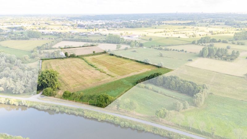 Landbouwgrond 71515 m² - vrij van pacht eind 2027 !!! foto {{pictureIndex}}