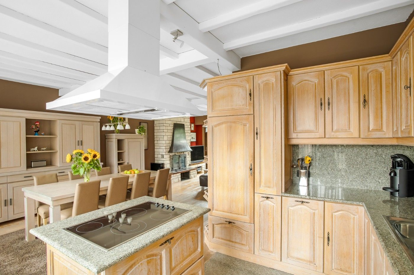 Ruime, instapklare bel-etagewoning met 3 slpk., inpandige garage en tuin foto 10