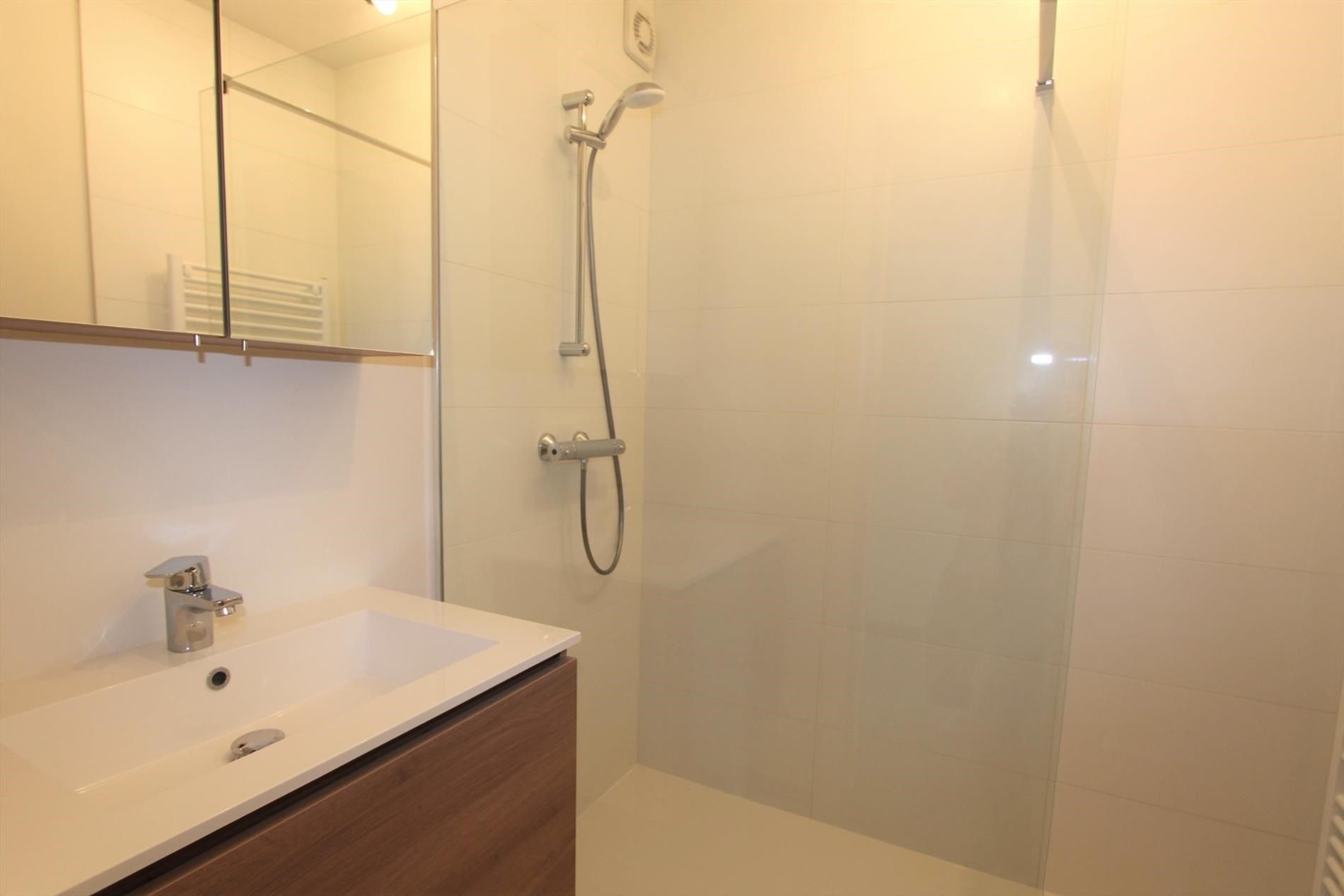 MODERN APPARTEMENT IN HET CENTRUM foto 8