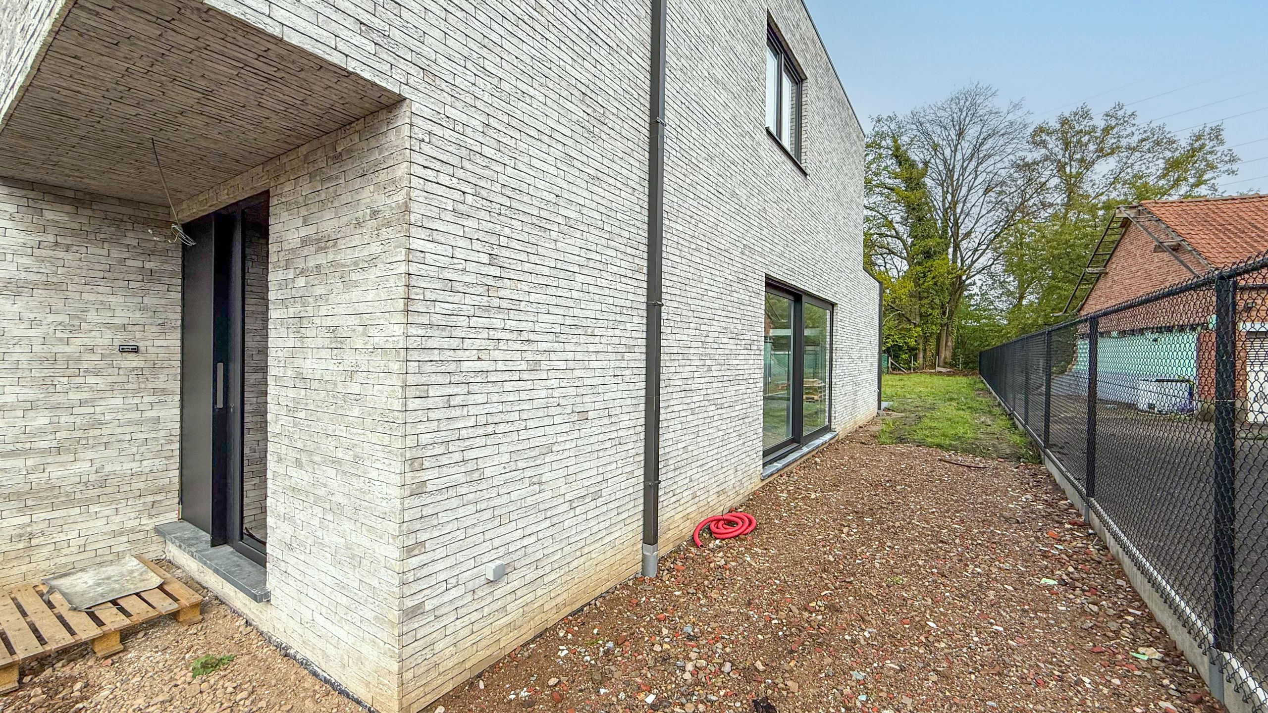 Nieuwbouwwoning (casco+) met 3 slpkms, terras en ruime tuin! foto 28