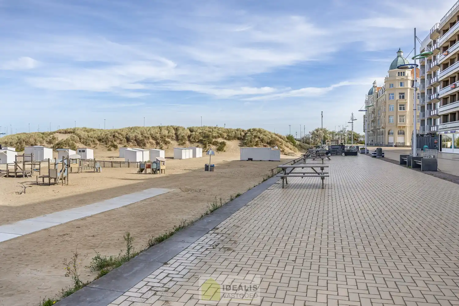 IDEALIS VASTGOED - HEERLIJK GELIJKVLOERS VAKANTIE-APPARTEMENT TE ZEEBRUGGE-BAD OP WANDELAFSTAND VAN HET STRAND EN DE DUINEN! EEN FIJNE PLEK BESTAANDE UIT EEN LICHTRIJKE LEEFRUIMTE MET OPEN KEUKEN EN BERGING, 1 RUIME SLAAPKAMER, 1 INPANDIGE KINDERKAMER, EEN EXTRA RUIM TERRAS EN EEN GOED TOEGANKELIJKE ONDERGRONDSE PARKEERPLAATS (AUTOLIFT) EN KELDERBERGING! foto 37