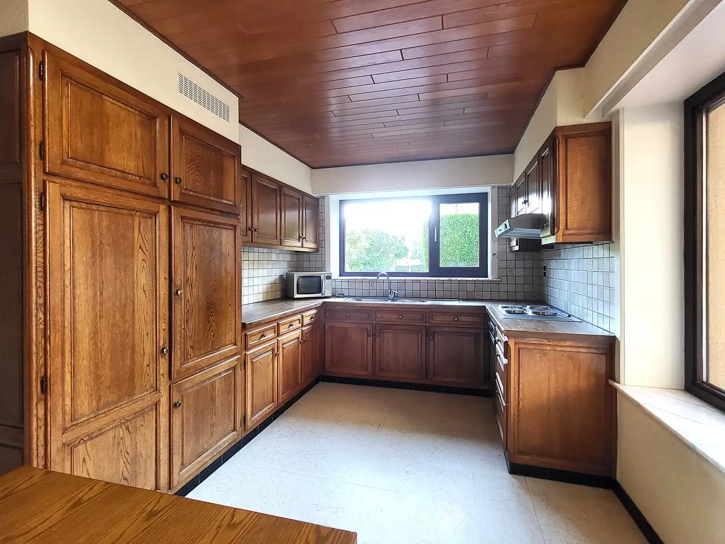 Karaktervolle eigendom met uitzonderlijk potentieel, paardenstal en 2 ruime garages op 2.550 m², met 248 m² bewoonbare oppervlakte. foto 19