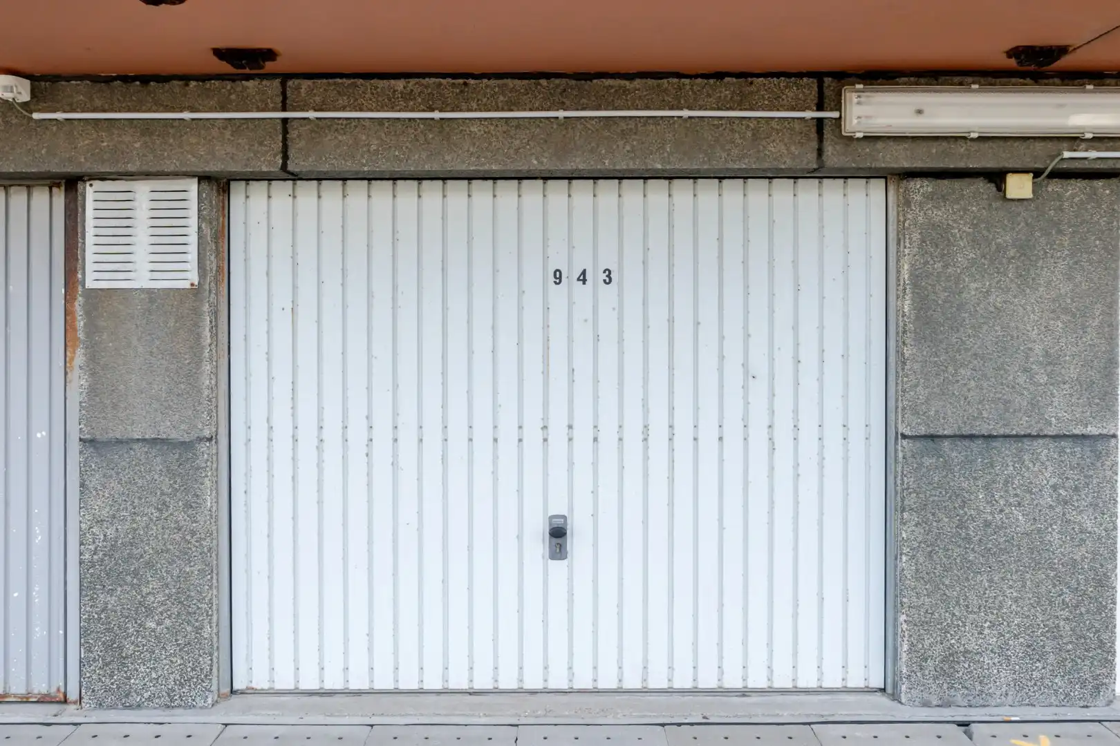 Afgesloten garagebox te koop op niveau 5 in hartje Oostende! foto 2