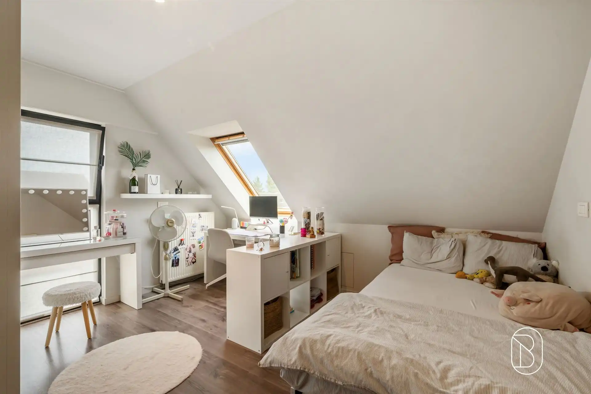 Instapklare woning met zwembad en bijgebouw foto 23