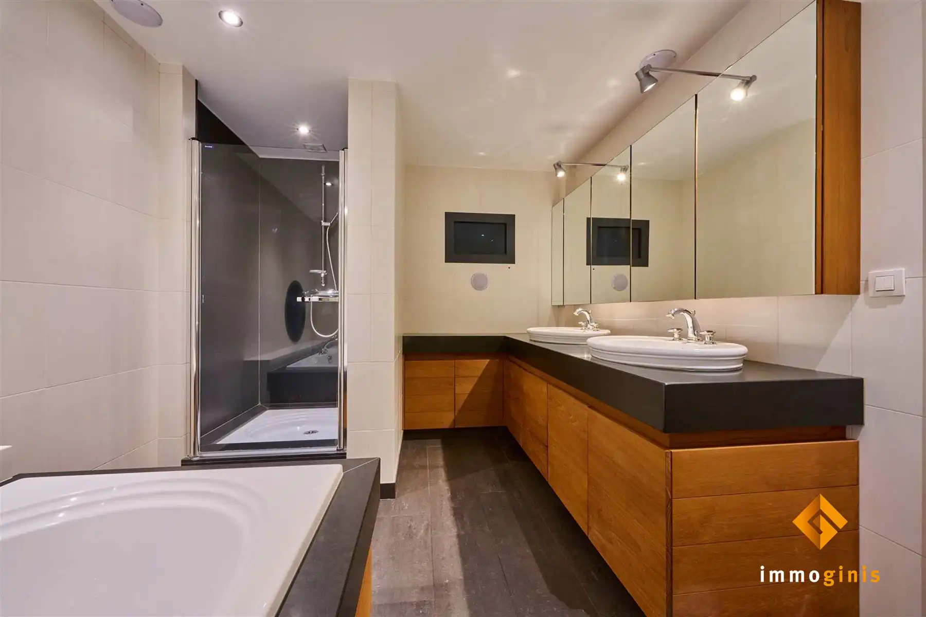 Zéér ruime woning met 3 tot 6 slaapkamers en praktijkruimte. Perceel van 7a86ca in centrum Bocholt! foto 11