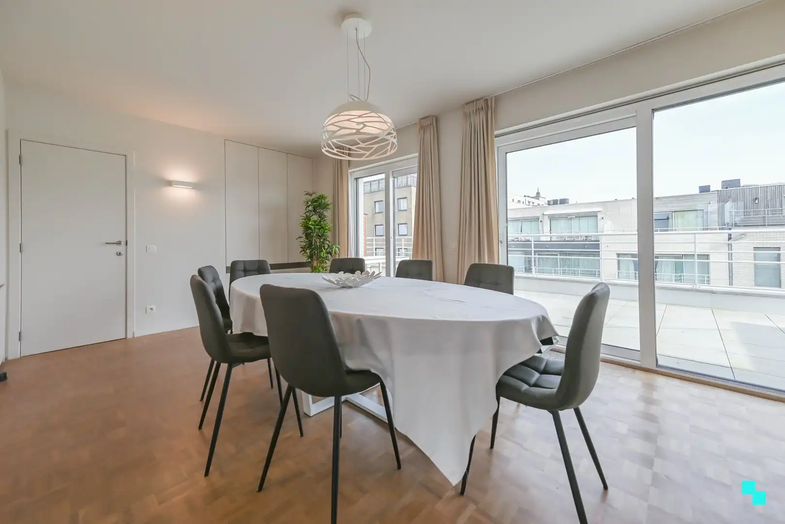Stijlvol penthouse met zeezicht, royale terrassen en een dubbele garagebox foto 11