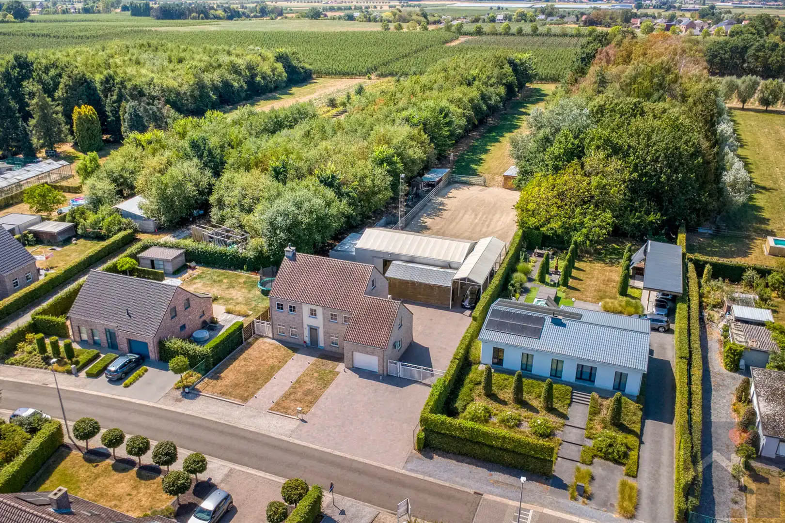 🐴 WONEN MET JE PAARDEN AAN HUIS? DIT IS ER ÉÉN OM TE BEKIJKEN! 🏡 foto {{pictureIndex}}