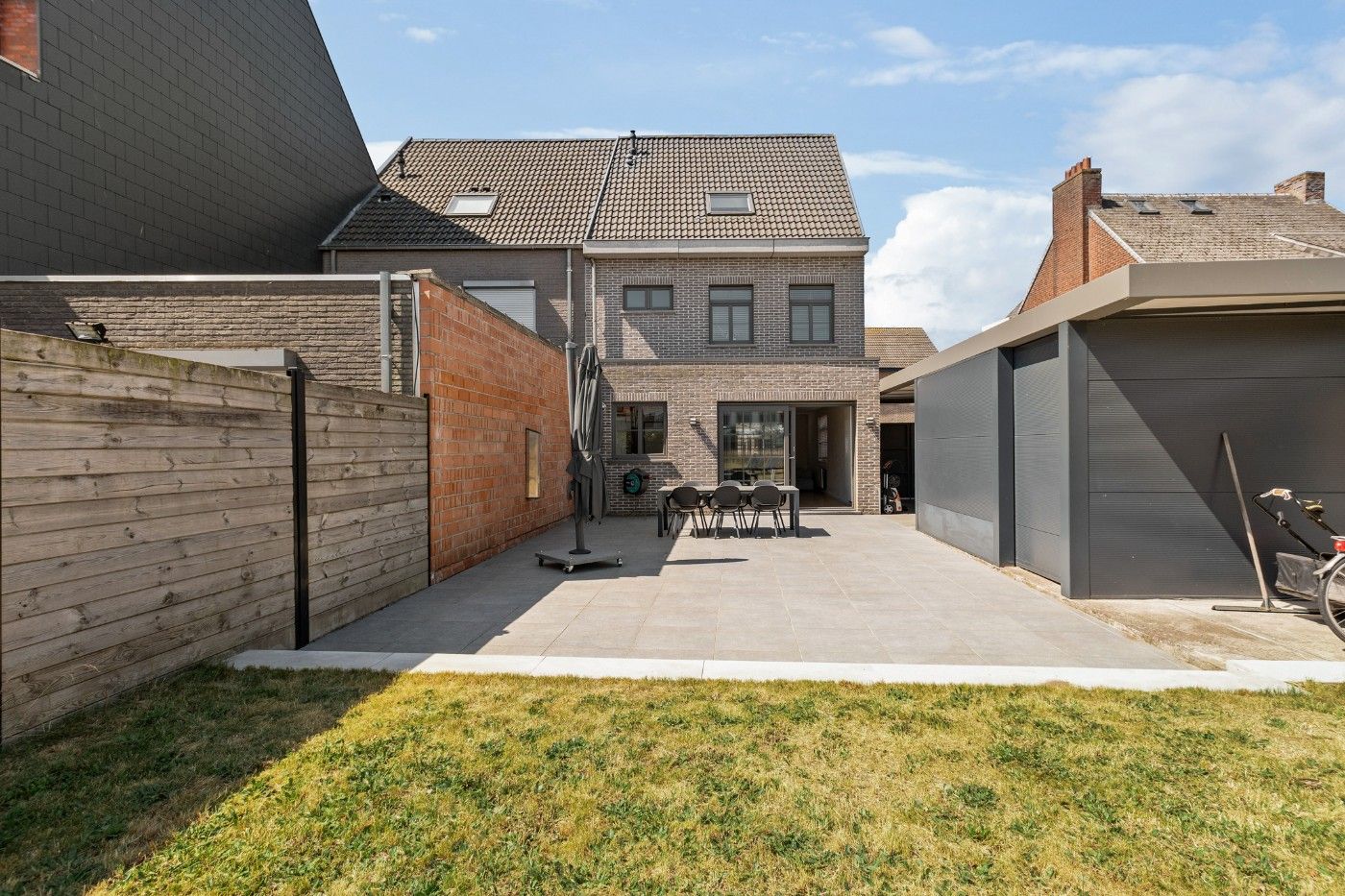 Ruime HOB met 3 slpk., tuin en carport foto 30