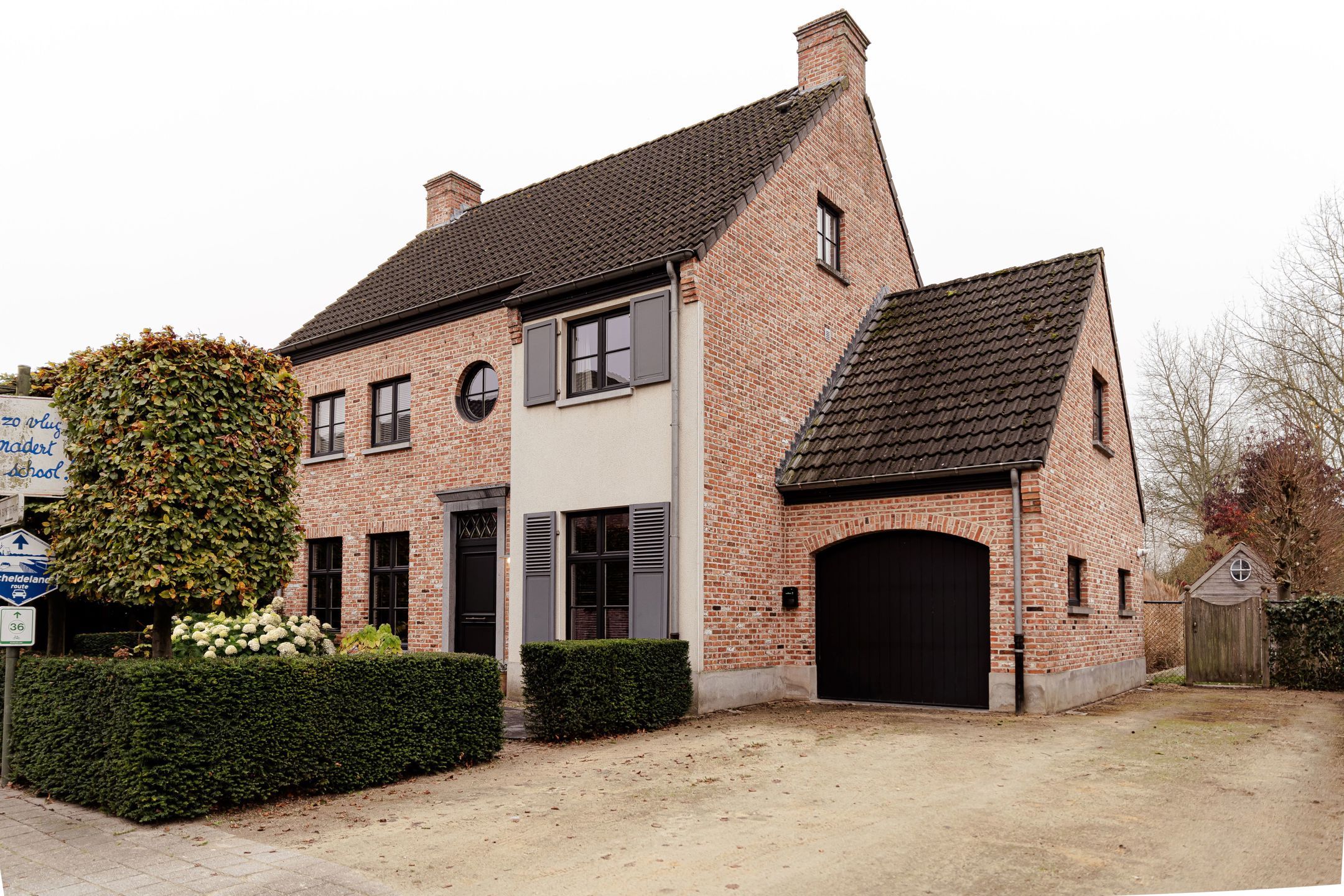 Unieke Moderne Woning in Landelijk Strakke Stijl te Eikevliet, Bornem foto {{pictureIndex}}