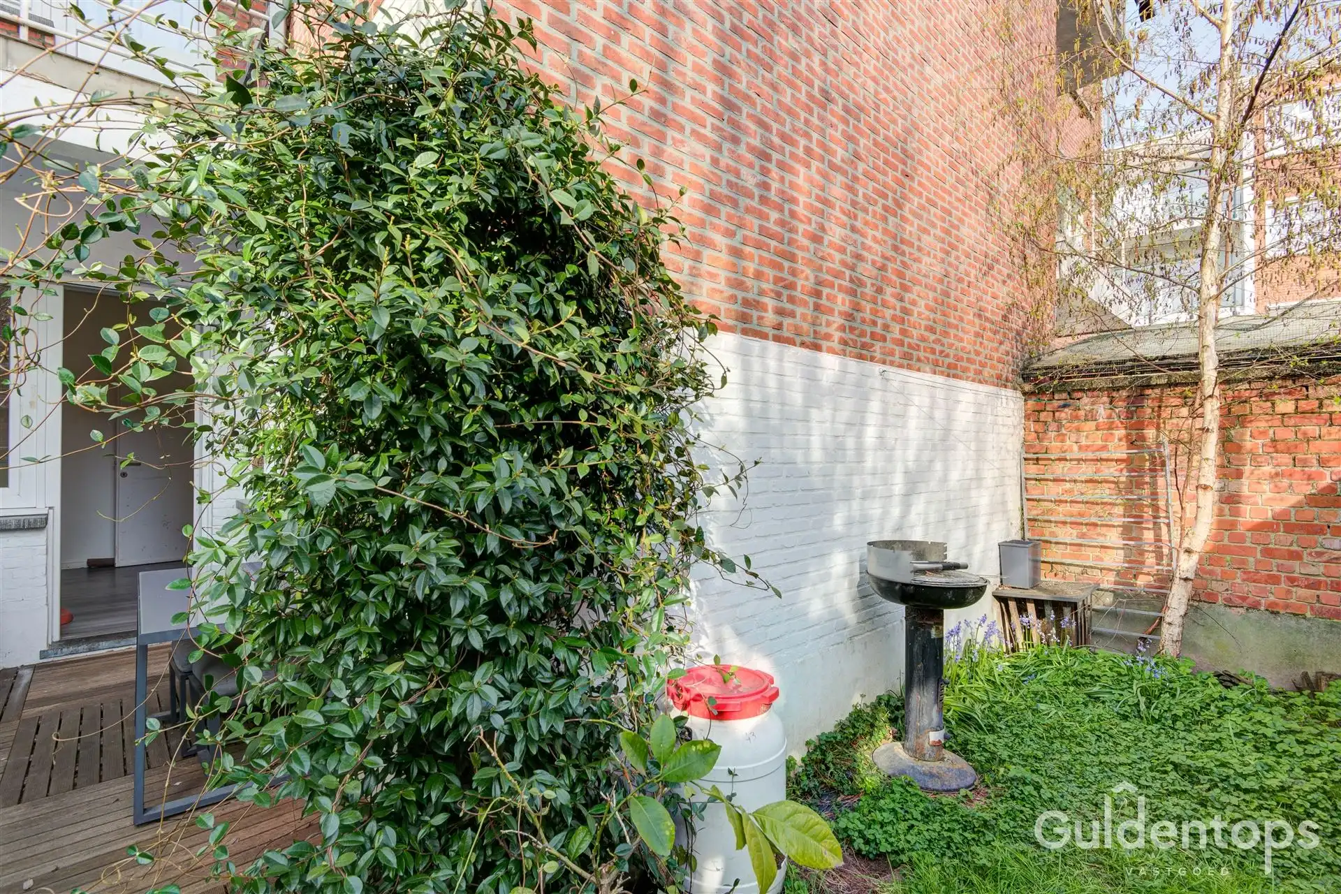 zeer goed gelegen ruim 2 slaapkamerappartement mét tuin foto 21