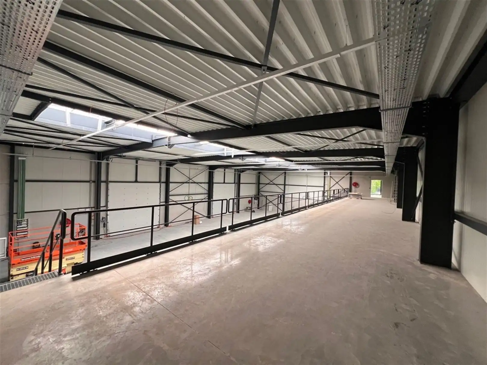 Te Huur Magazijn met mezzanine en inpanding kantoor te Beerse foto 7