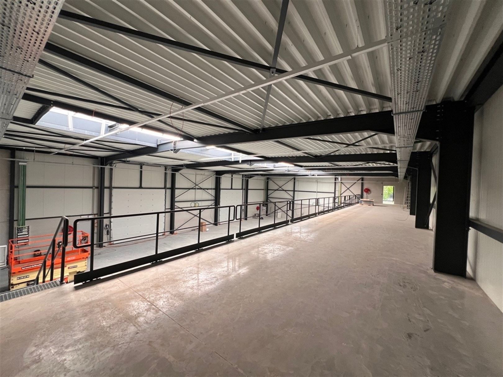 Te Huur Magazijn met mezzanine en inpanding kantoor te Beerse foto 7