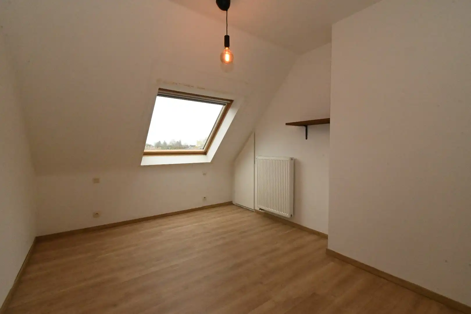 Dakappartement met 2 slaapkamers gelegen dorpskern Knesselare foto 18