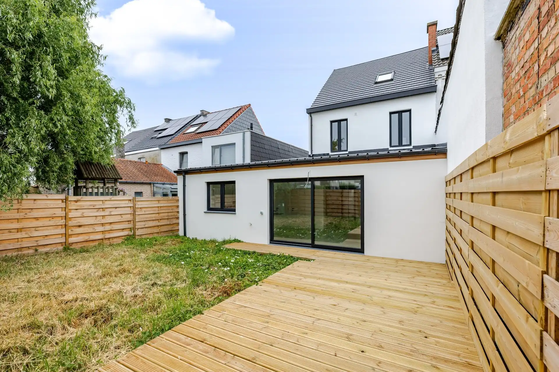 Volledig gerenoveerde gezinswoning met 4 slaapkamers, garage en zonnige tuin in hartje Lede foto 15