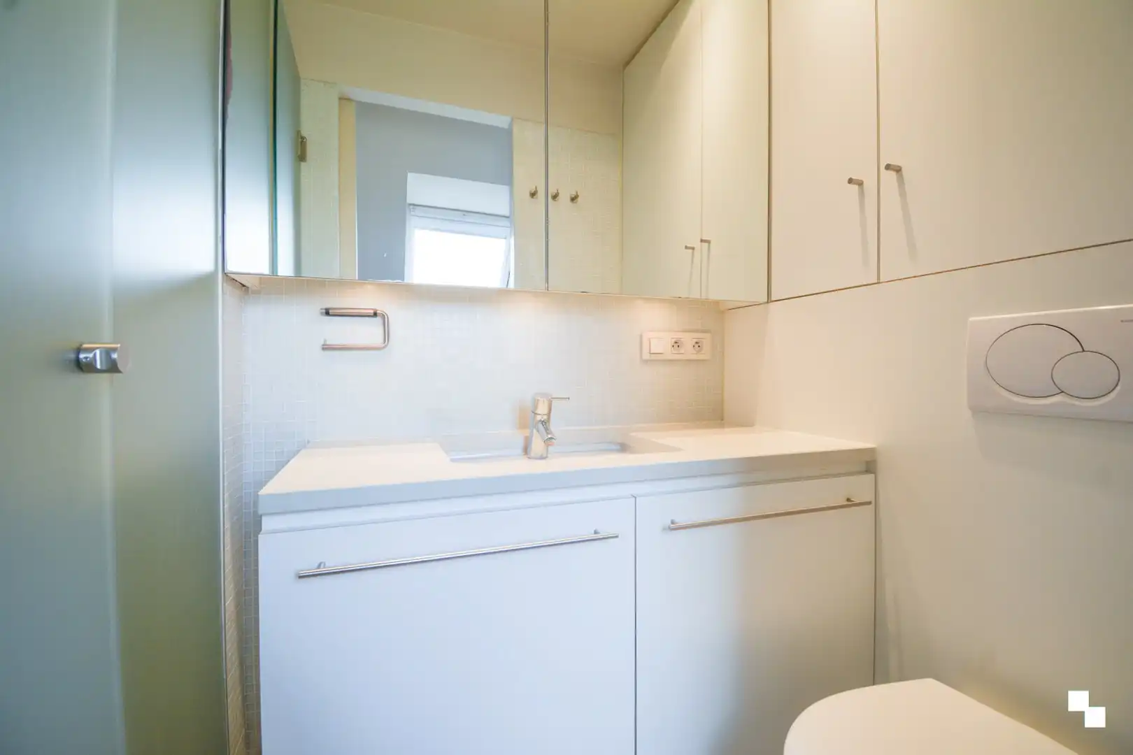 UItzonderlijk ruim appartement aan het water te Roeselare! foto 26