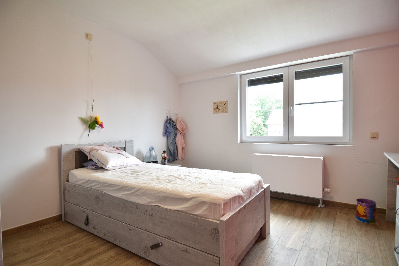 Alleenstaande woning met 4 slaapkamers, dubbele garage & Zuidgerichte tuin te koop in Ledegem foto 12