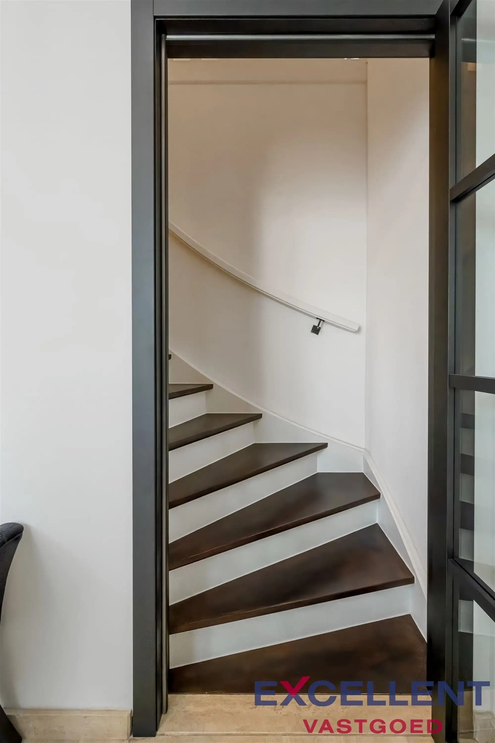 Modern gerenoveerde en riante villa met verzicht te koop foto 21