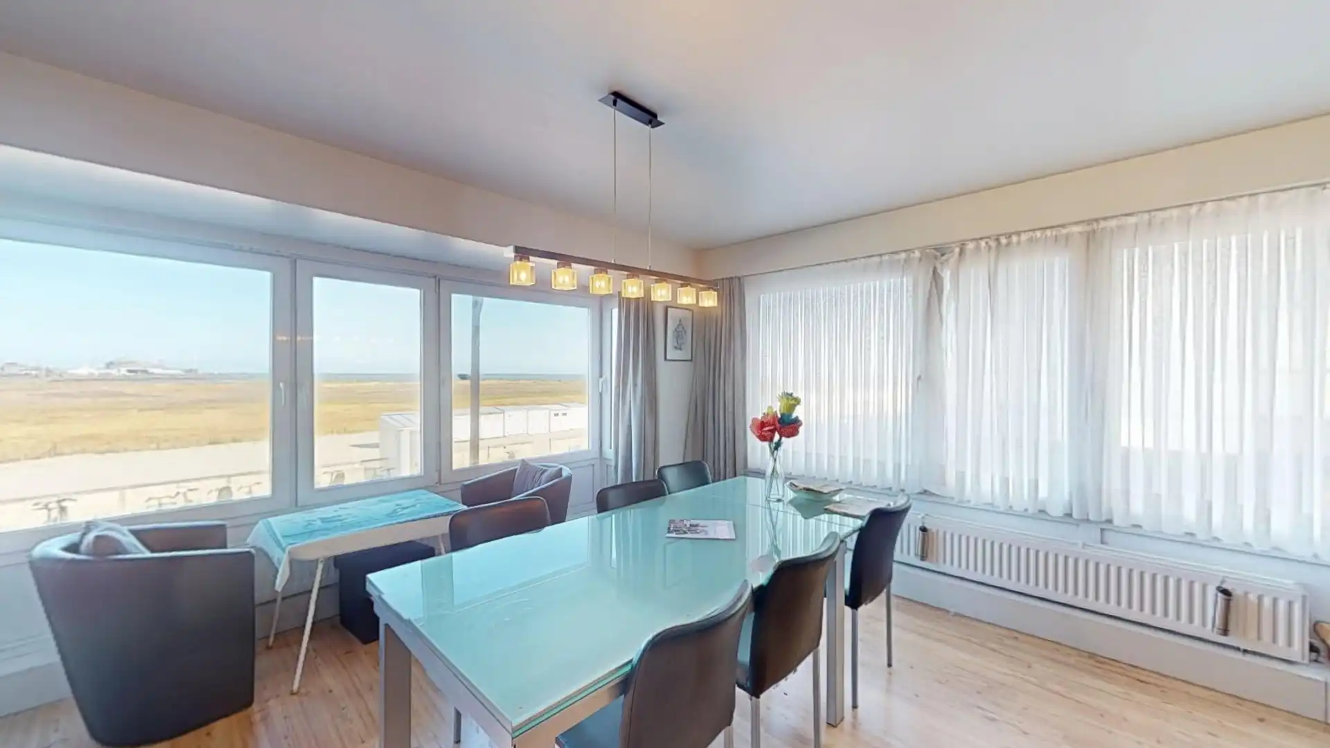 Ruim appartement met 3 slaapkamers en fantastisch uitzicht aan de Zeedijk in Heist-aan-Zee - Te koop! foto 4
