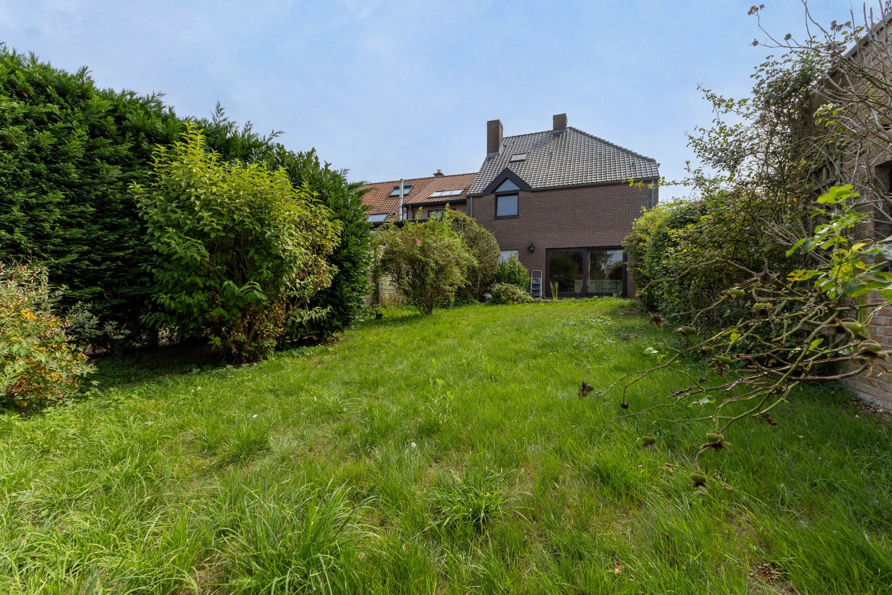 Landelijk gelegen woning met 3 slaapkamers en garage foto 3