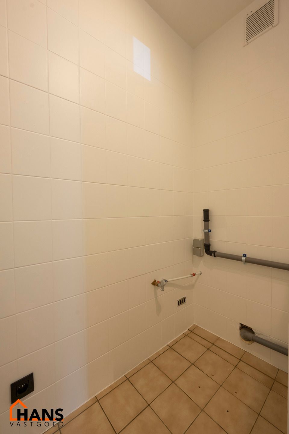 Gelijkvloersappartement deels gerenoveerd. foto 11