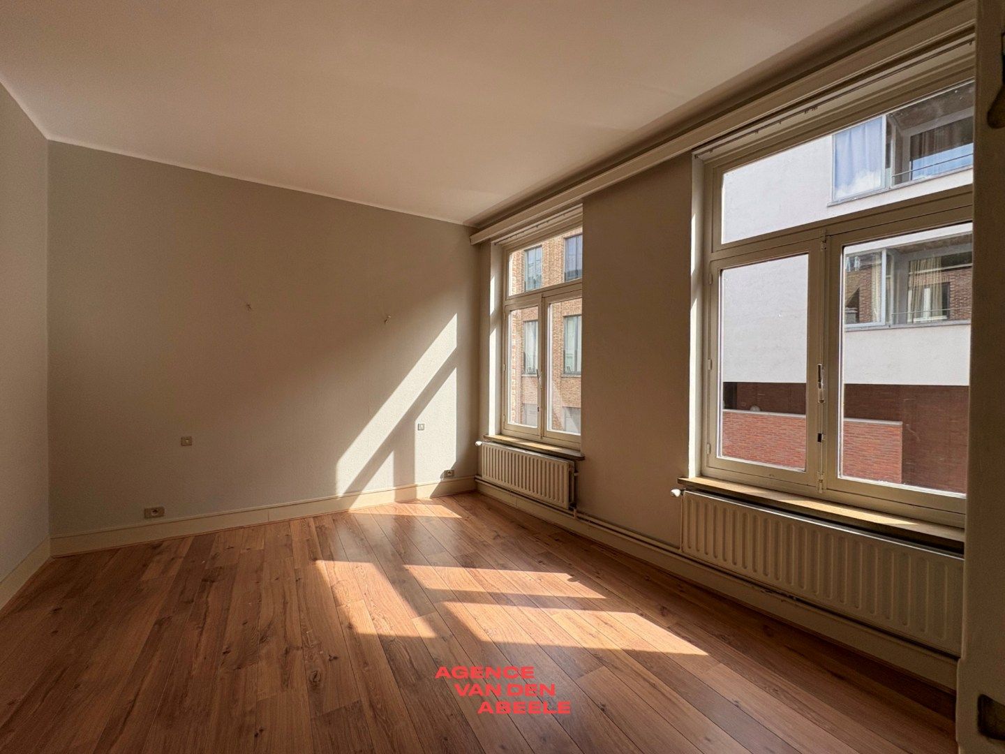 Recent gerenoveerd 2-slaapkamerappartement met terras in het centrum van Brugge foto 4