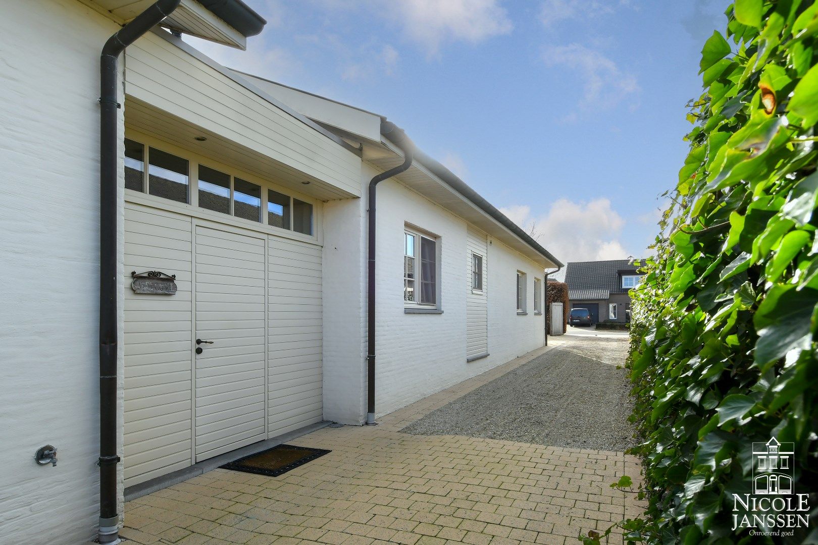 Verrassend ruime woning met bijgebouw en mooie tuin met zwembad foto 34