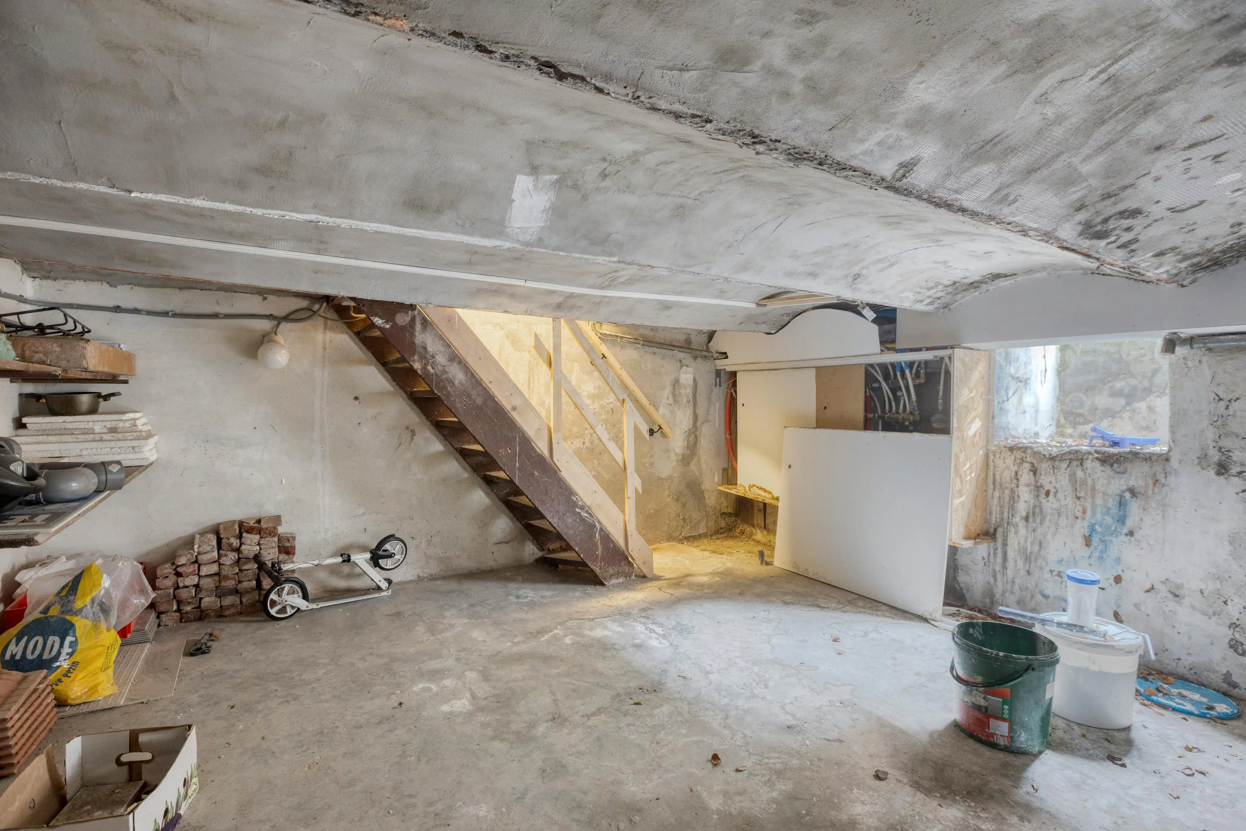 Te renoveren woning te koop in Brugge nabij de Vesten foto 13