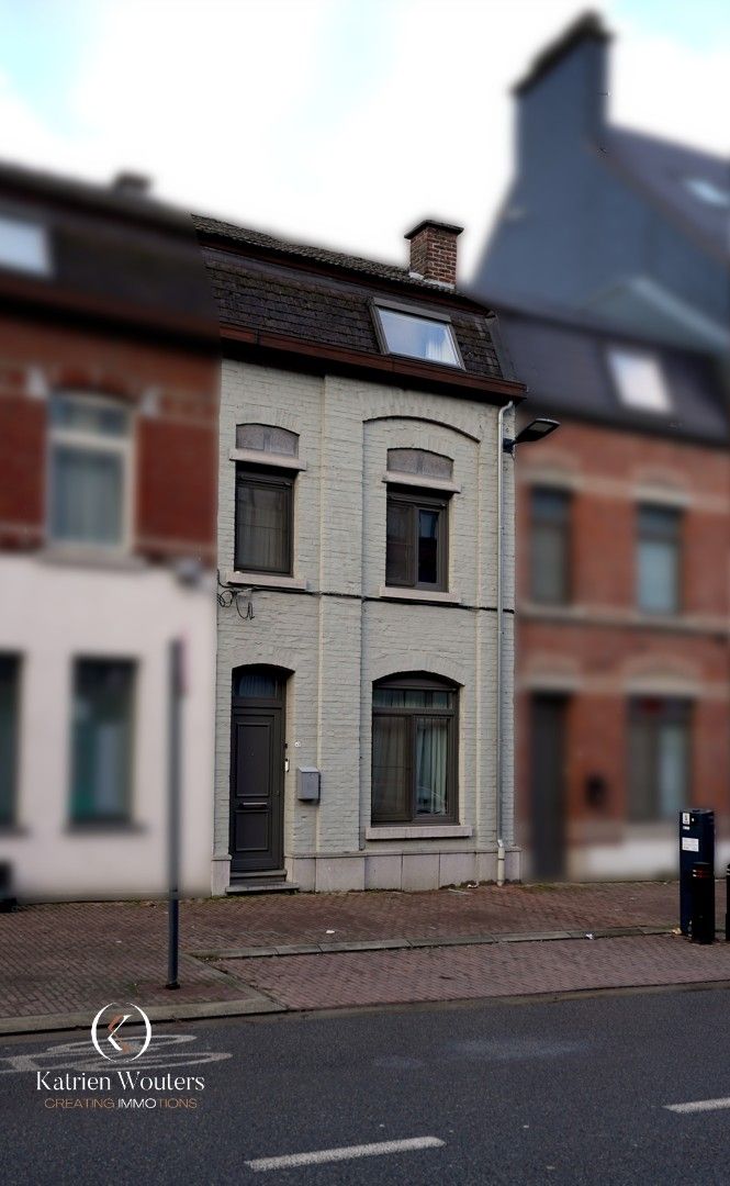 Eengezinswoning met terras foto {{pictureIndex}}
