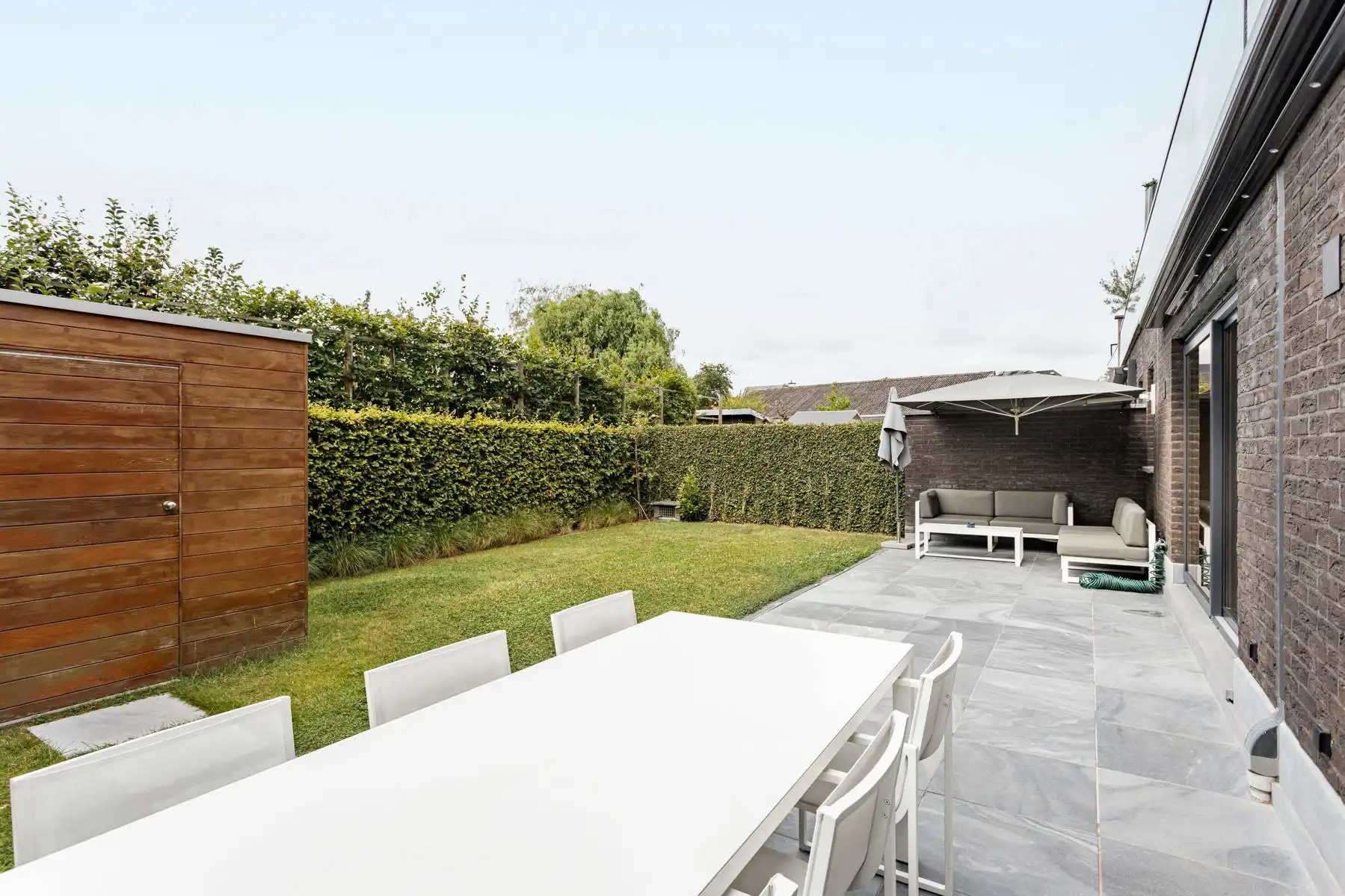 Gelijkvloers app. met tuin en 2 ondergrondse staanplaatsen foto 16