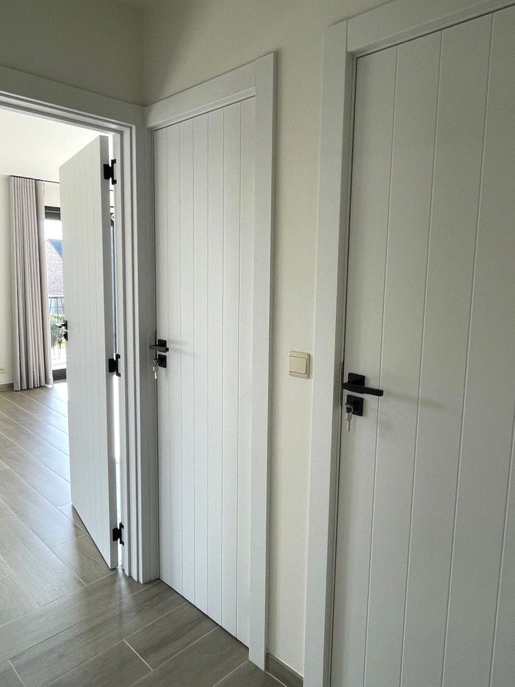 Gerenoveerd 2-kamerduplexappartement met overdekte autostaanplaats foto 2