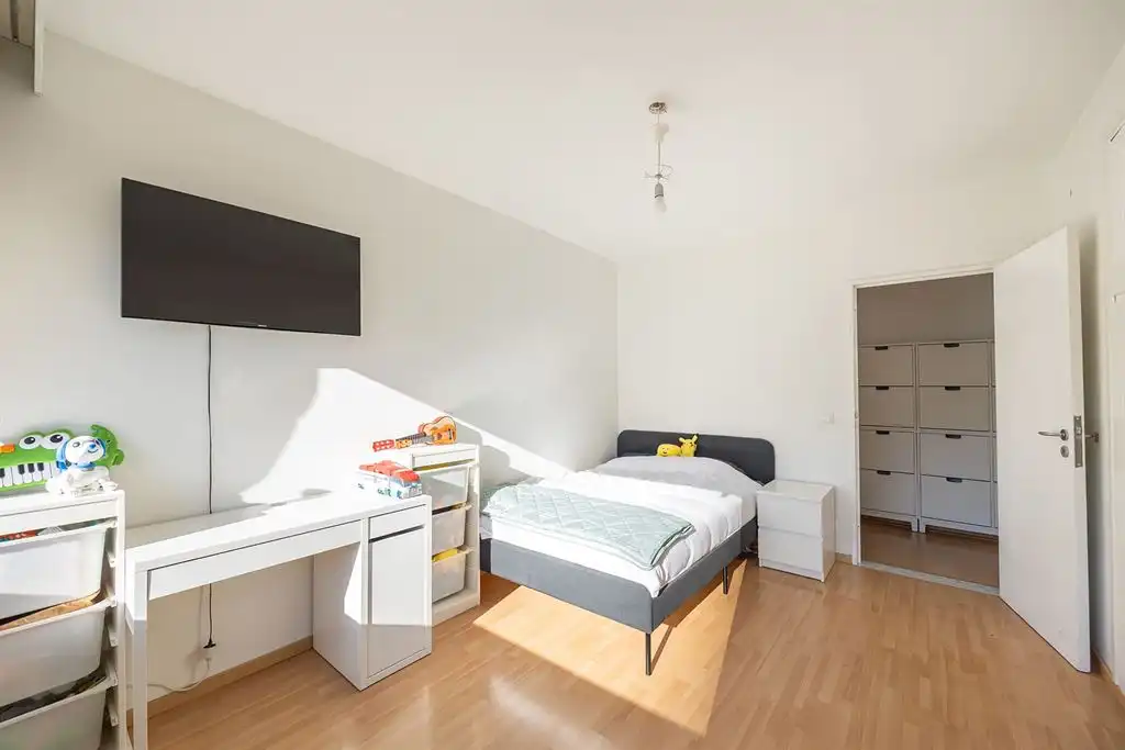 Ruim 3 slpk appartement met terras en garagebox foto 15