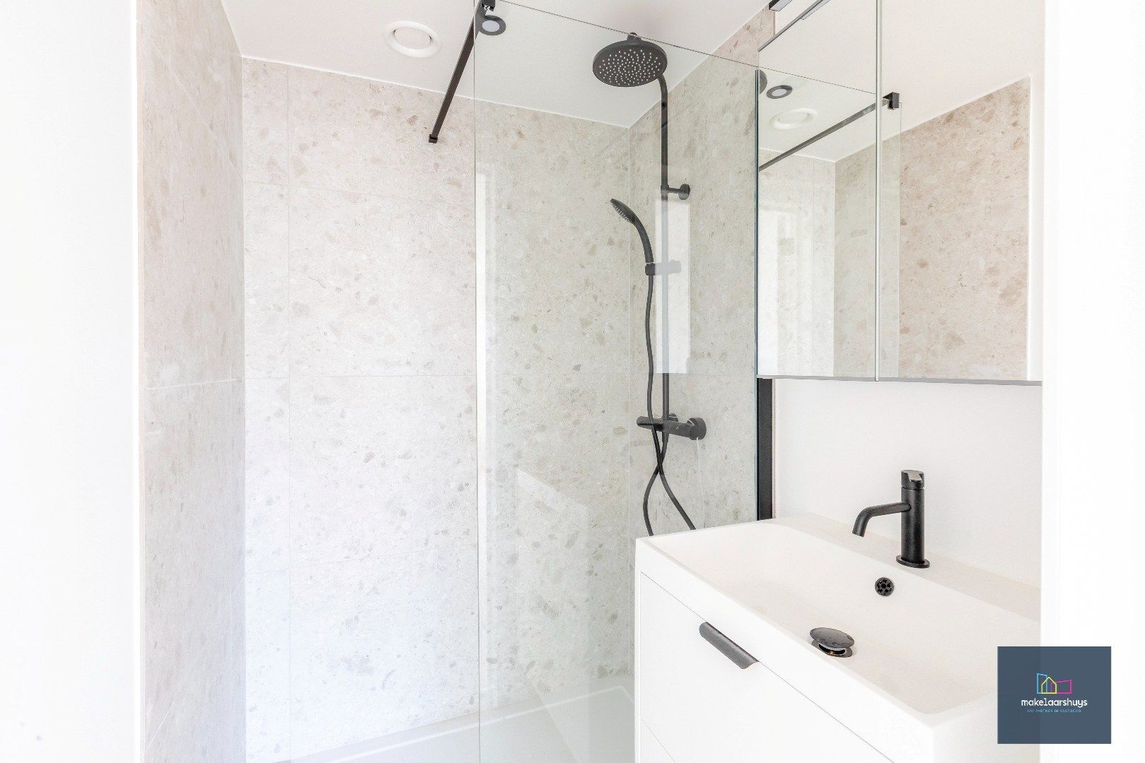 Prachtig  duplex appartement met 4 slpk, 3 badk, grote tuin en parkeergelegenheid foto 21