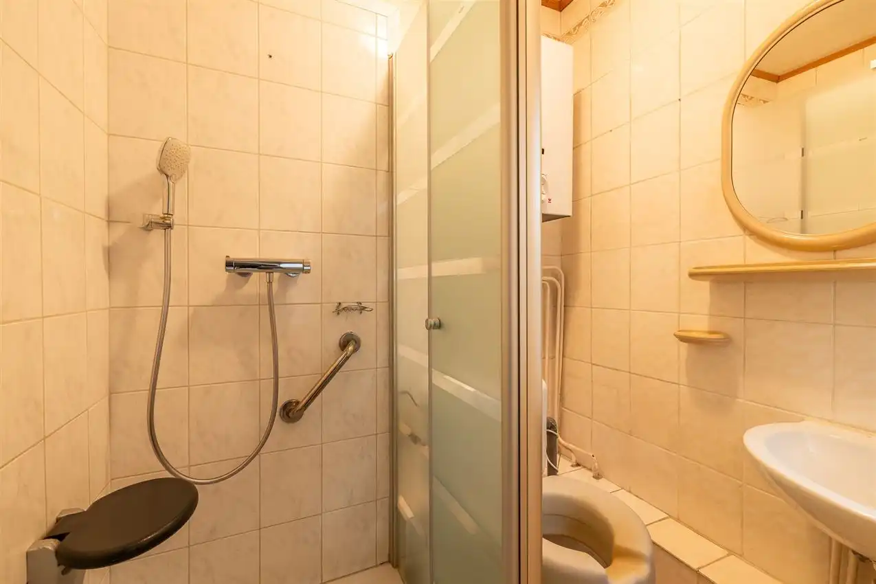 Op te frissen rijwoning, ideaal voor starters foto 15