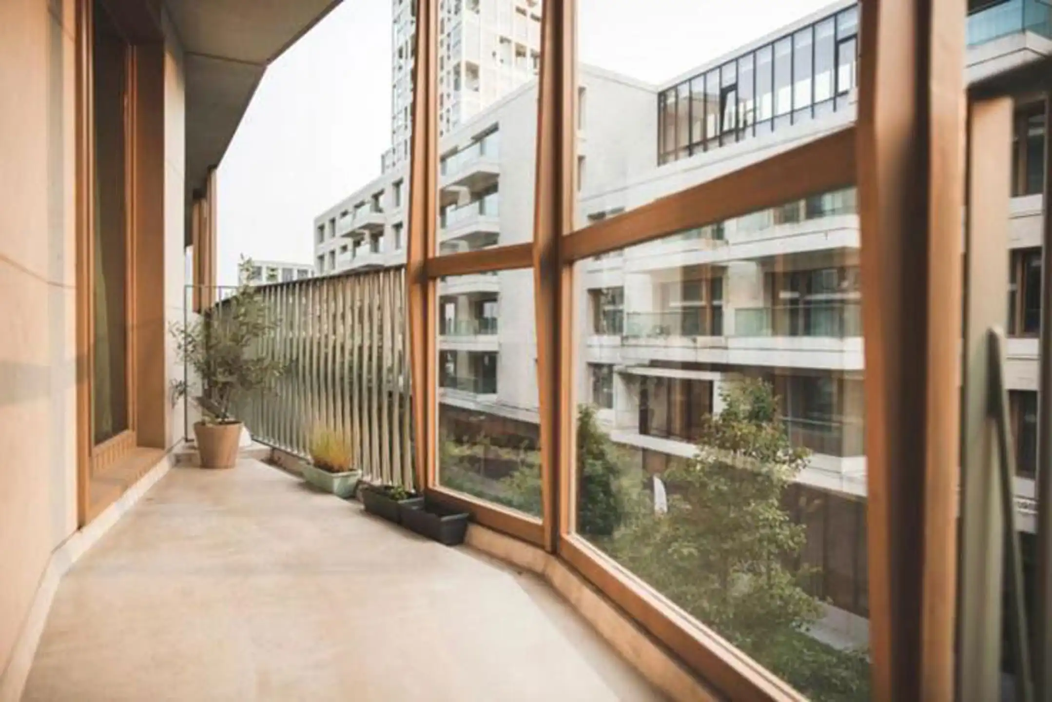 ANTWERPEN - Eénslaapkamer in recent gebouw met royaal terras foto 2