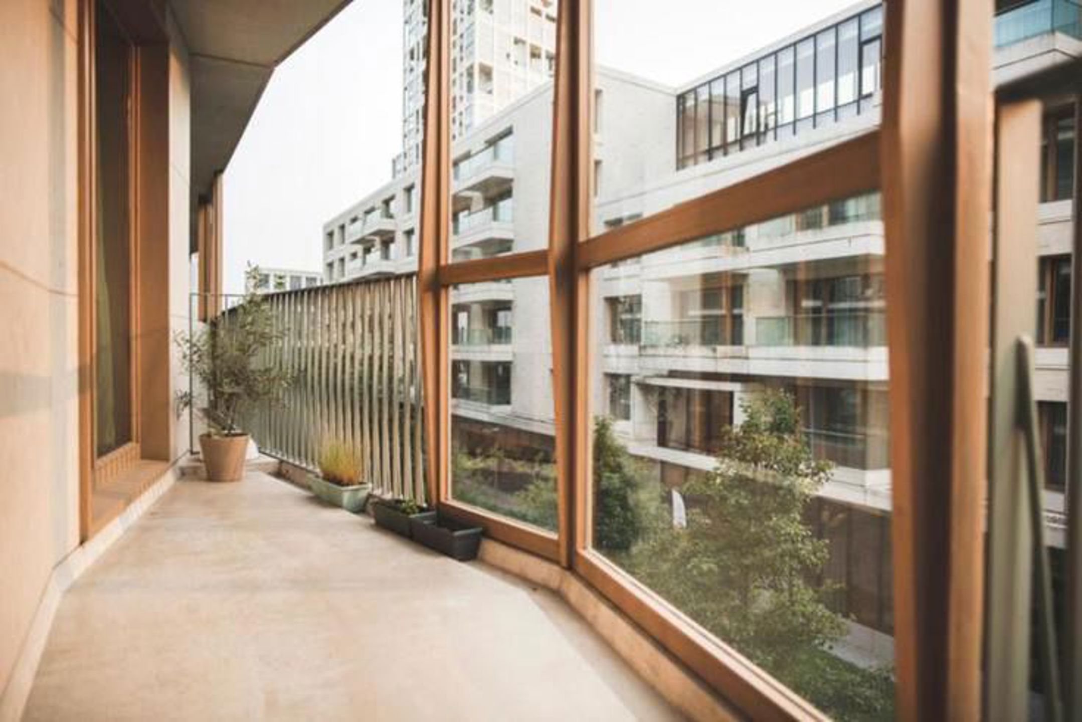 ANTWERPEN - Eénslaapkamer in recent gebouw met royaal terras foto 2