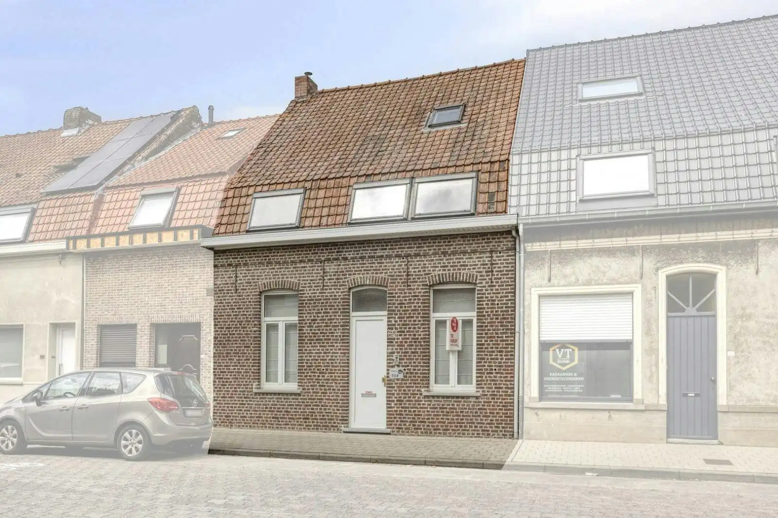 Hoofdfoto van de publicatie: Gezinswoning met 4 slaapkamers en garage te koop in Stasegem! 