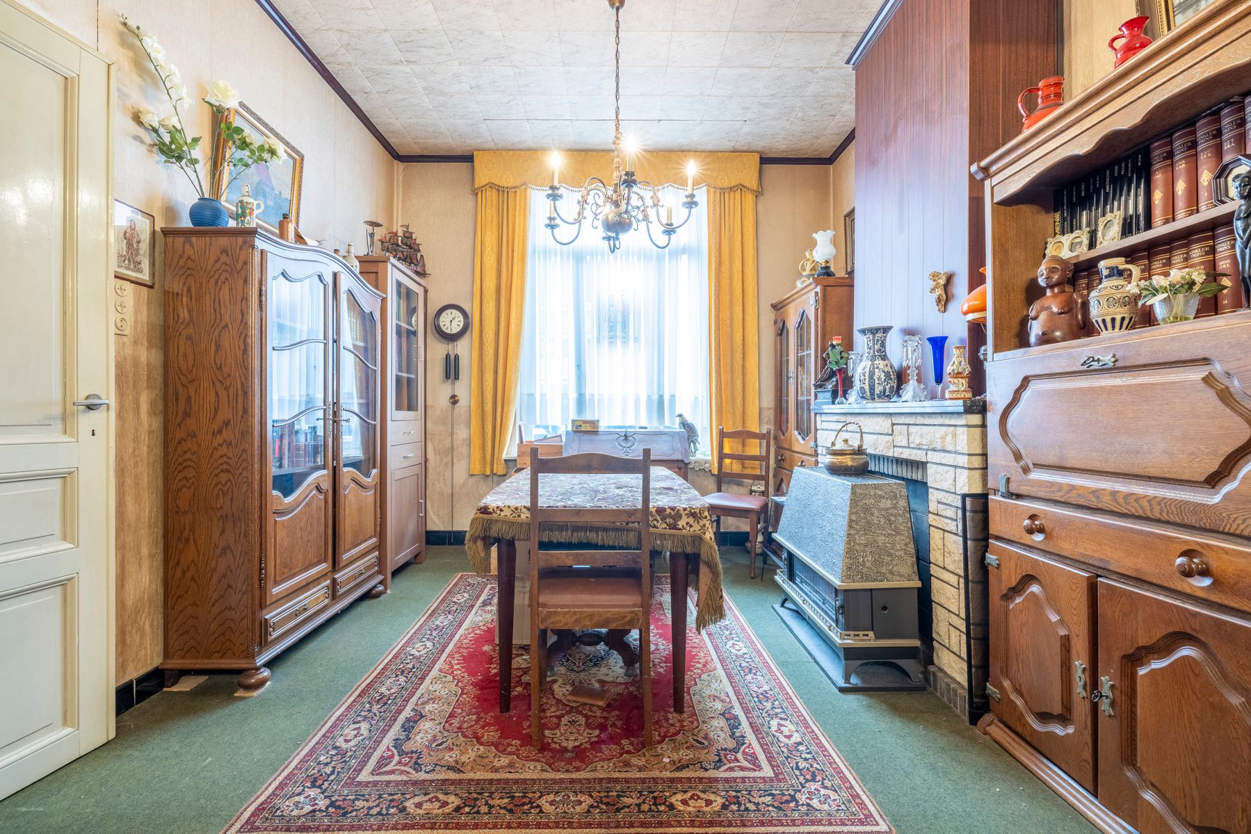 Te renoveren woning met tuin en 4 slaapkamers op toplocatie! foto 3
