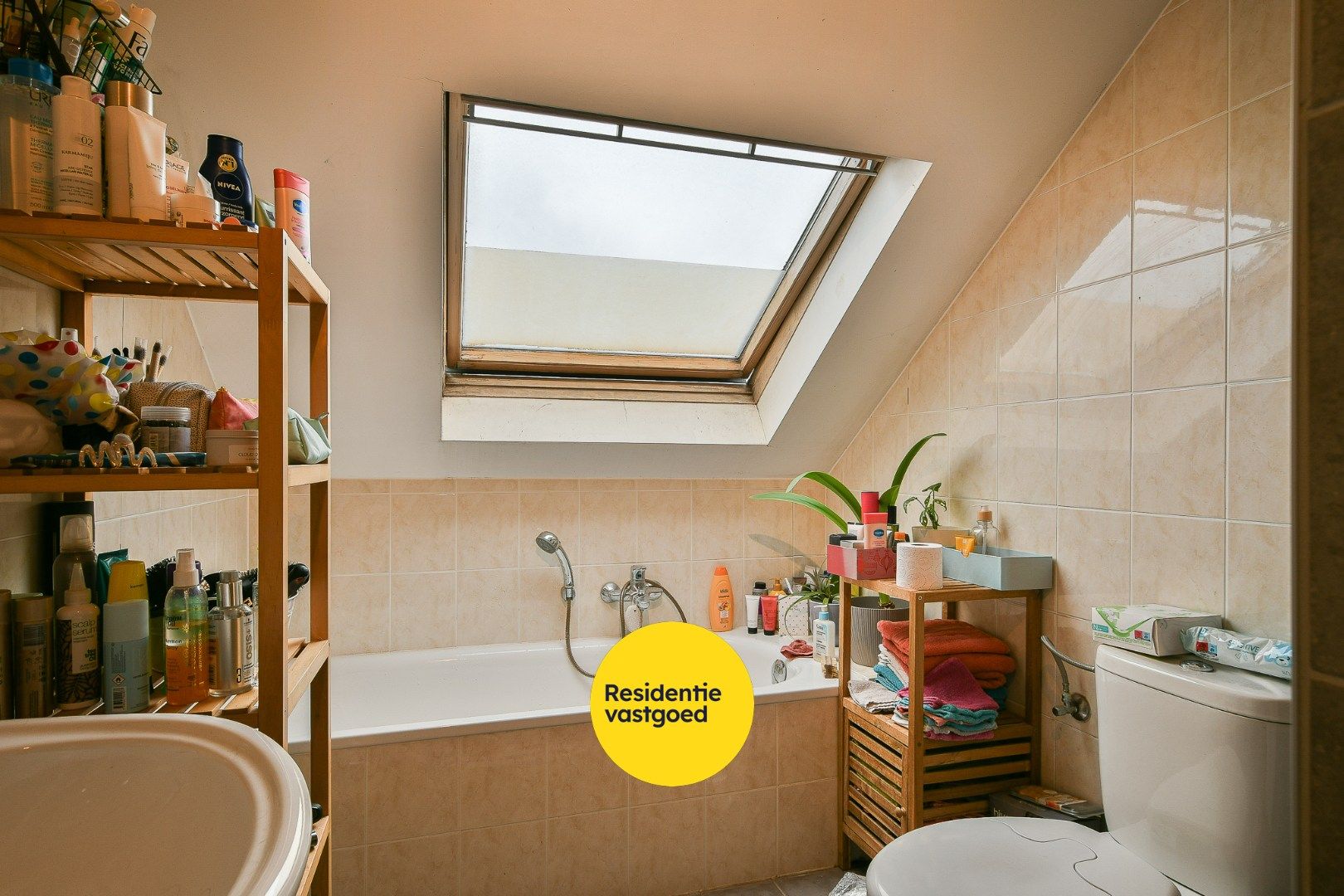 Ruim duplex appartement met tuin en inclusief garage te Eernegem foto 8