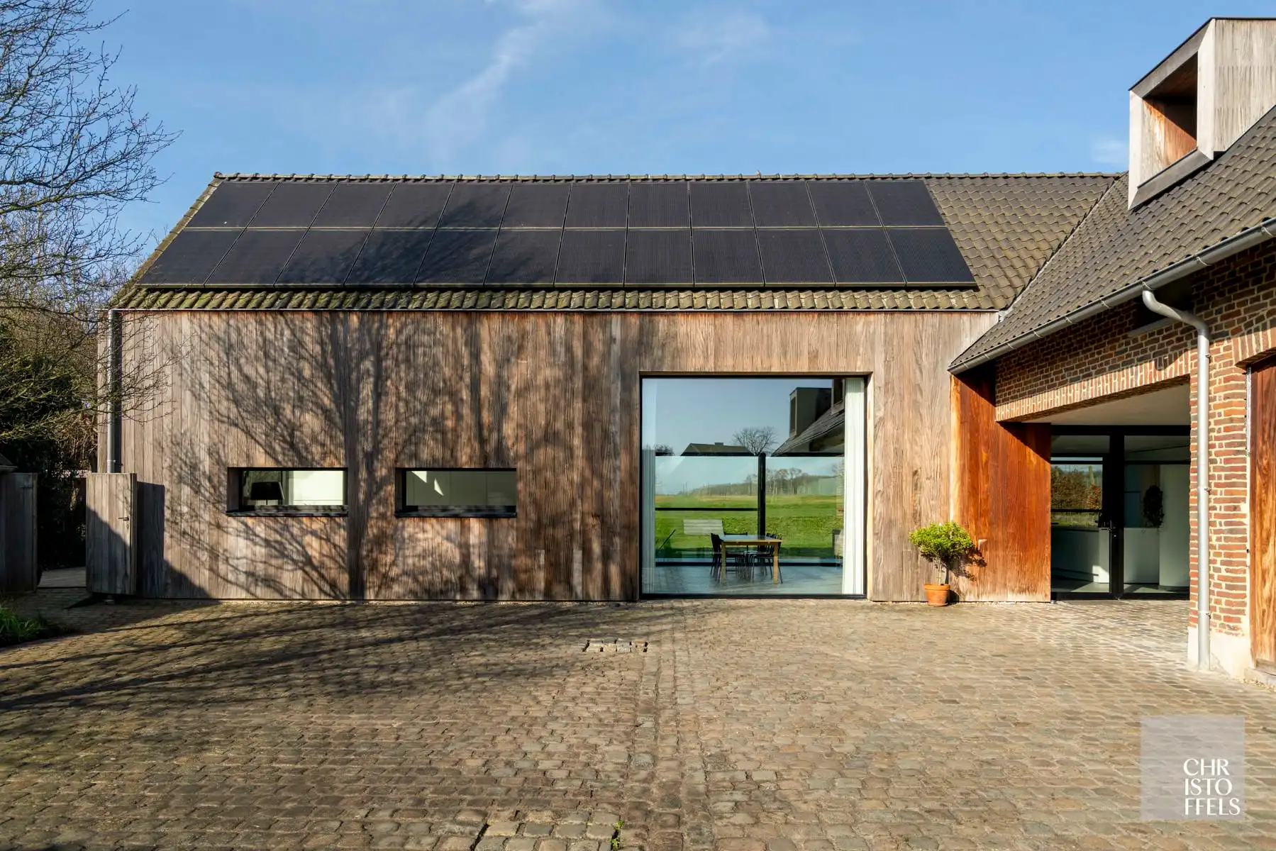 Exclusieve vierkantshoeve met buitenzwembad en vrij uitzicht op perceel van 3.213m² foto 18