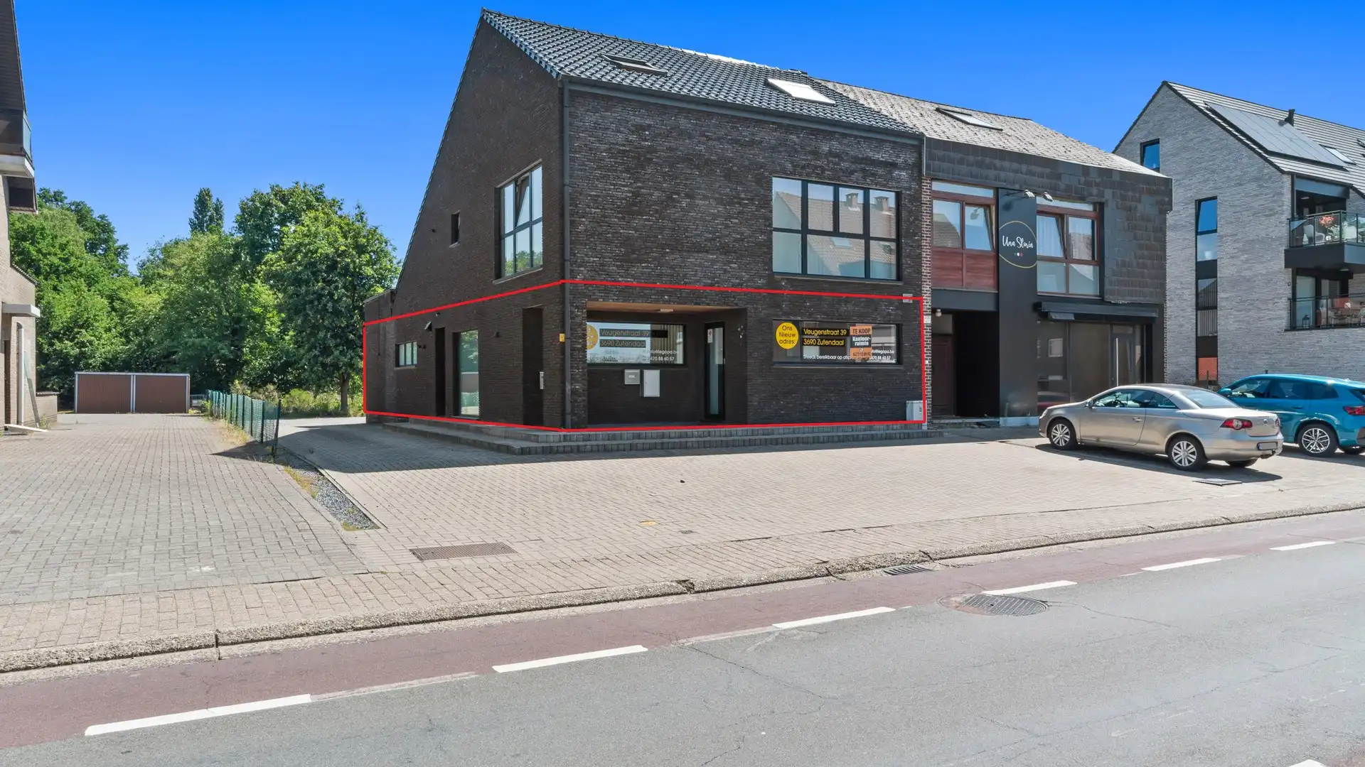 RECENTE, GELIJKVLOERSE KANTOOR-/PRAKTIJKRUIMTE MET GOEDE ZICHTLOCATIE foto {{pictureIndex}}