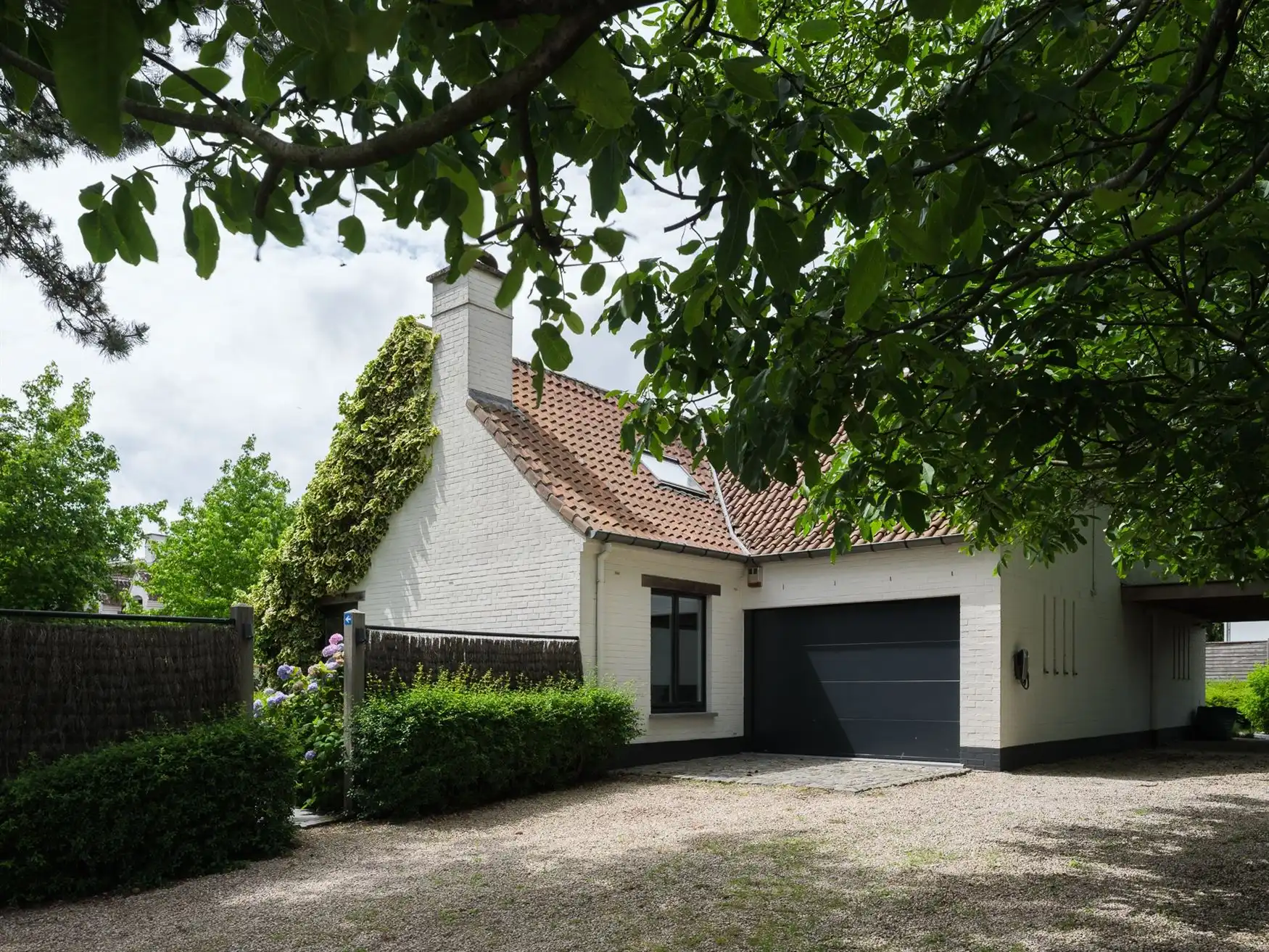 Karaktervolle villa met 5 slaapkamers nabij Ooidonk foto 2
