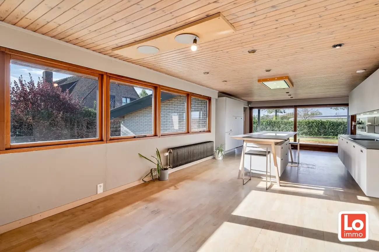 VERKOCHT!! Ruime charmante open bebouwing met afzonderlijke garage en carport op een toplocatie in Lochristi. foto 10