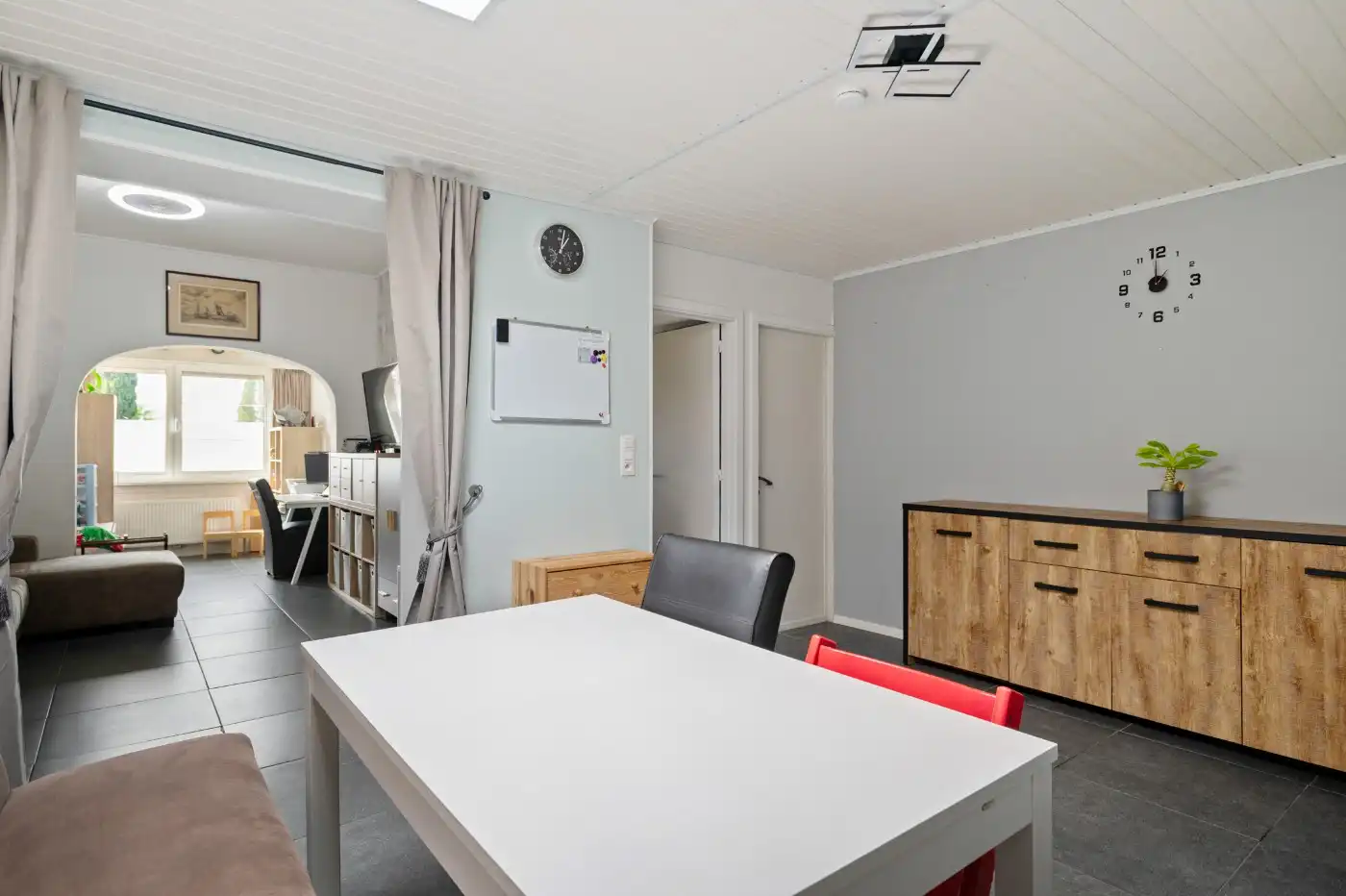 Toffe halfopen ééngezinswoning met 2 slpk., garage/werkplaats én ruime tuin foto 5