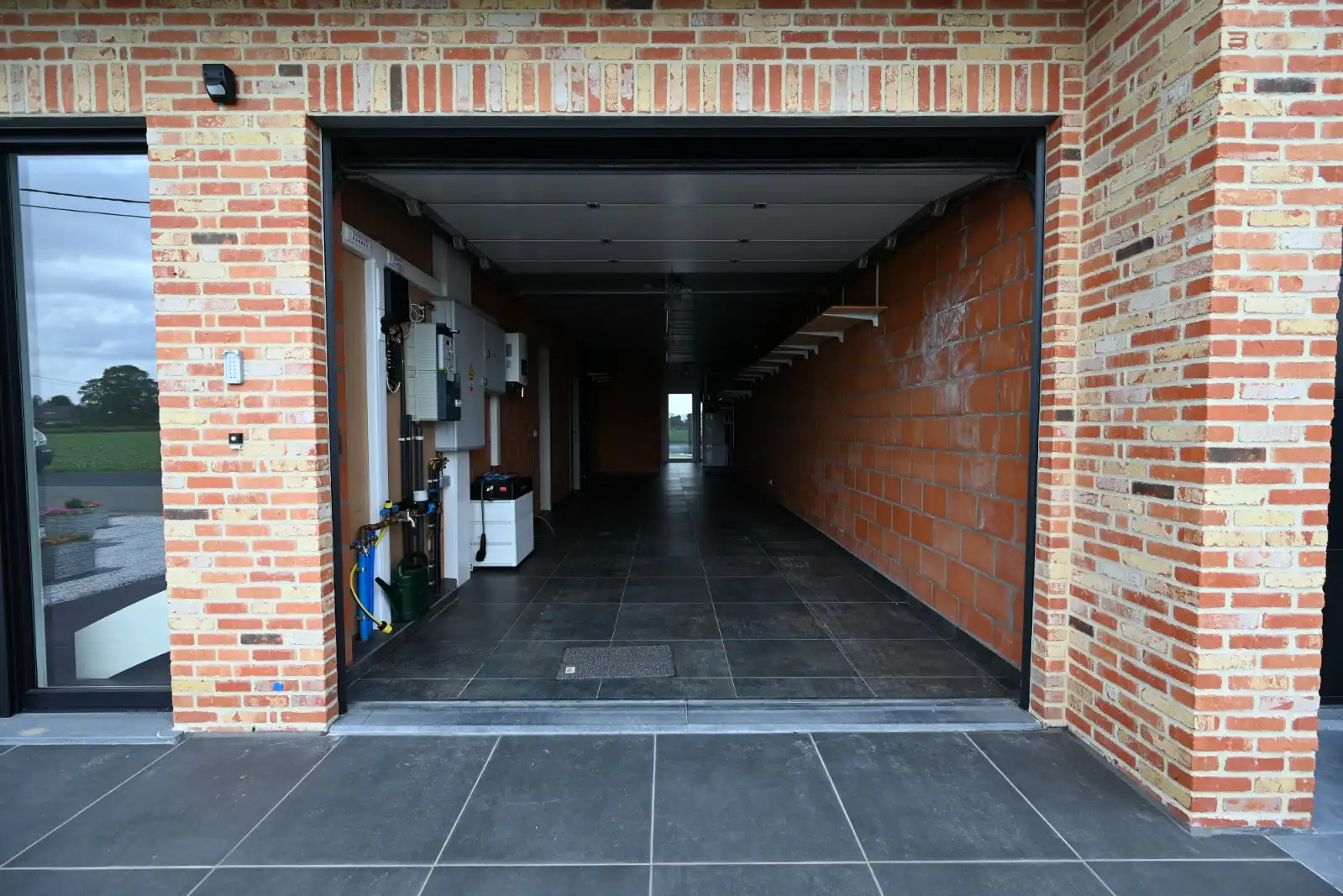 Prachtige nieuwbouwwoning met 3 slaapkamers en ruime garage! foto 3