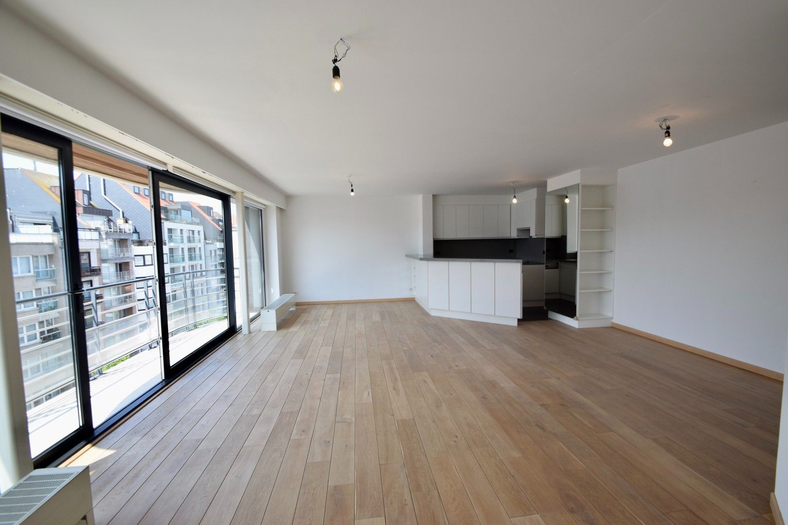 Zonnig appartement heel goed gelegen in het centrum van Knokke, vlakbij de winkels en de zee. foto 6
